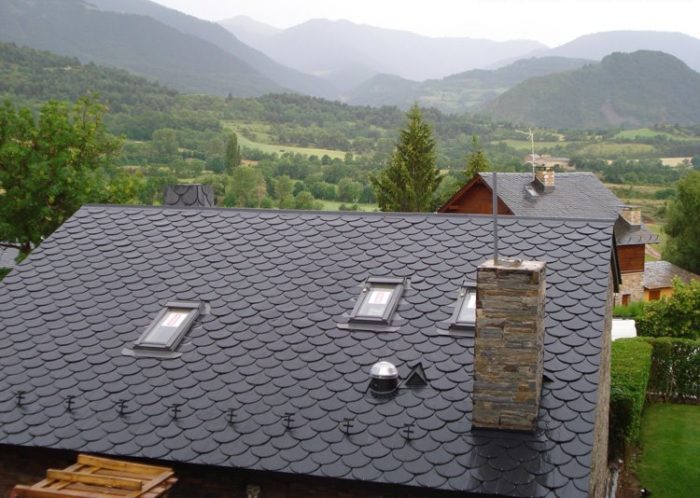 Installation pour particuliers par installateur agréé : Solatube 330DS  sur toit ardoise en écaille.