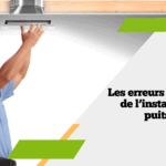 Technicien installant un puits de lumière, évitant les erreurs courantes.